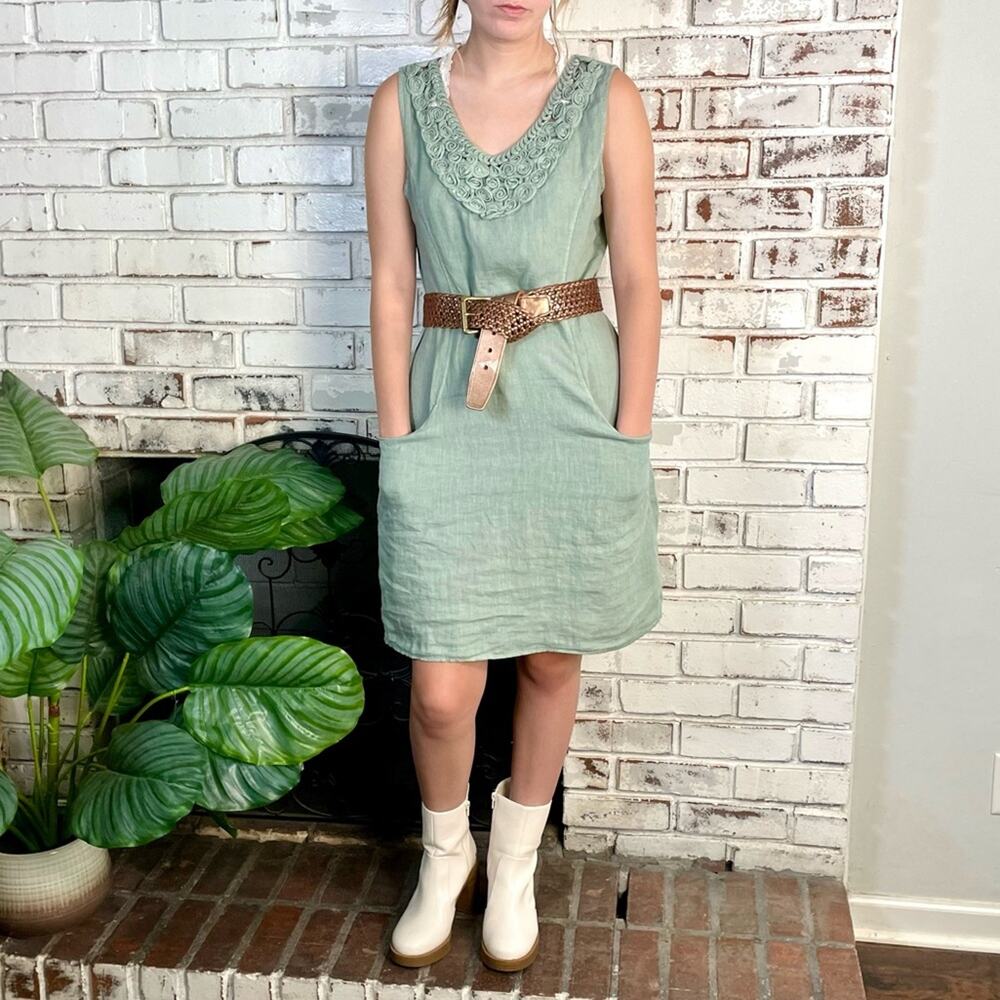 LUNGO L’ARNO Soft Green Linen Rosette Scoop Neck Sleeveless Italian Mini Dress